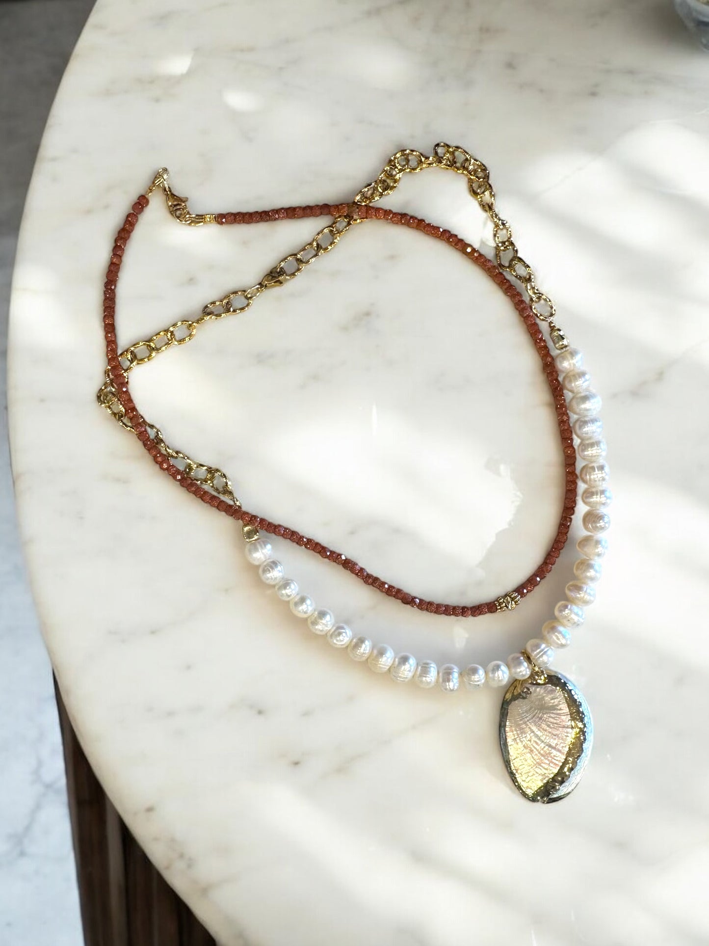Collier de perles d’eau douce et coquillage