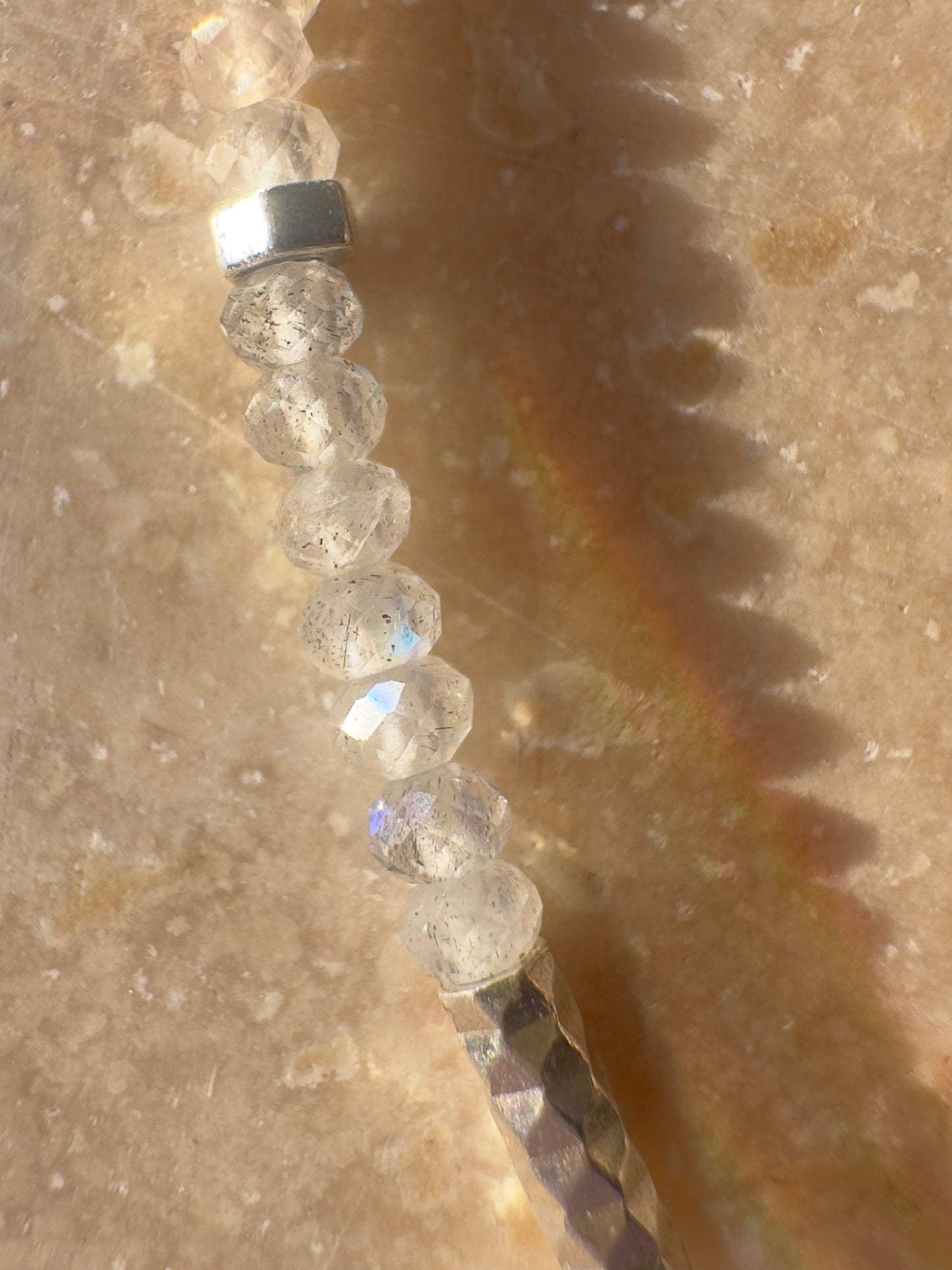 Labradorite et Lolite – Protection, intuition et élévation