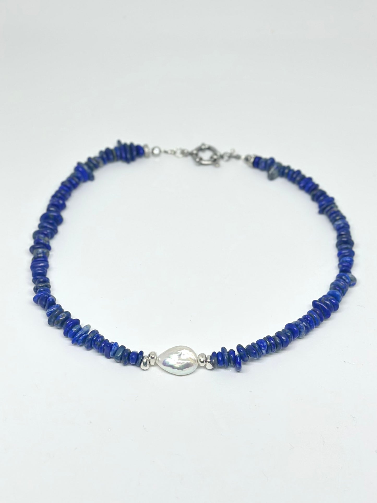 Collier Lapis Lazuli & perle d’eau douce — Vision, Vérité, Sagesse intérieure