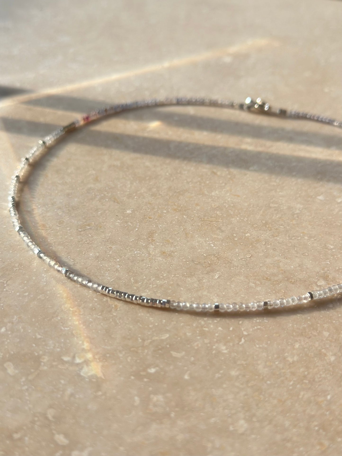 Labradorite et Lolite – Protection, intuition et élévation