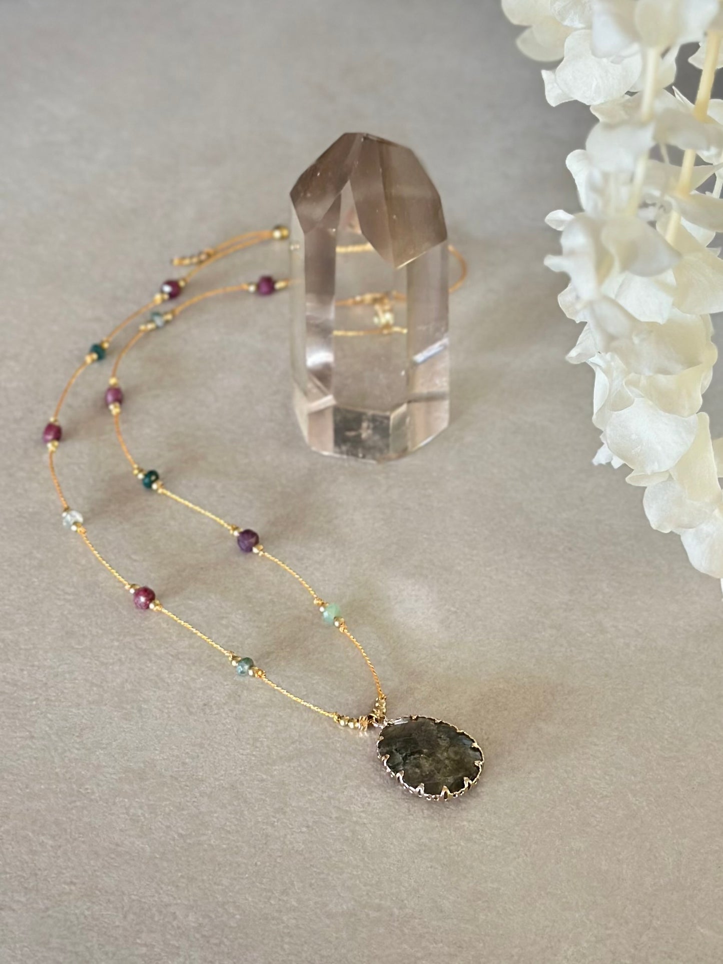 Collier Labradorite, Tourmaline, Agathe mousse — Ancrage du cœur et clarté intérieure