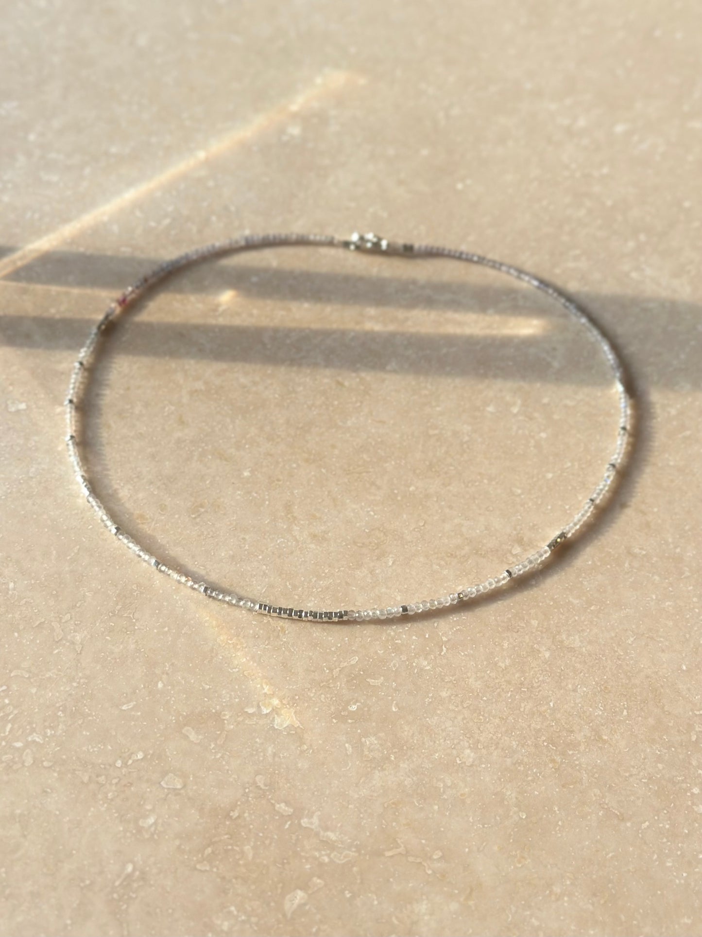 Labradorite et Lolite – Protection, intuition et élévation