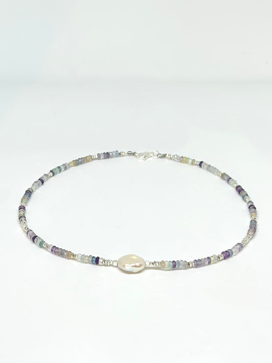 Collier perle d’eau douce, Fluorite & Hématite – Clarté mentale et ancrage puissant
