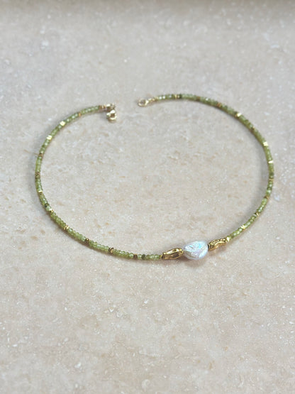 Collier perle d’eau douce, Préhnite & Hématite – Sérénité et ancrage